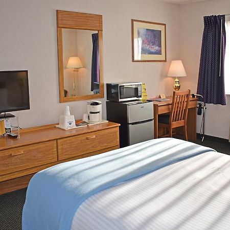 Americas Best Value Inn & Suites - Tahquamenon Country Newberry Екстер'єр фото