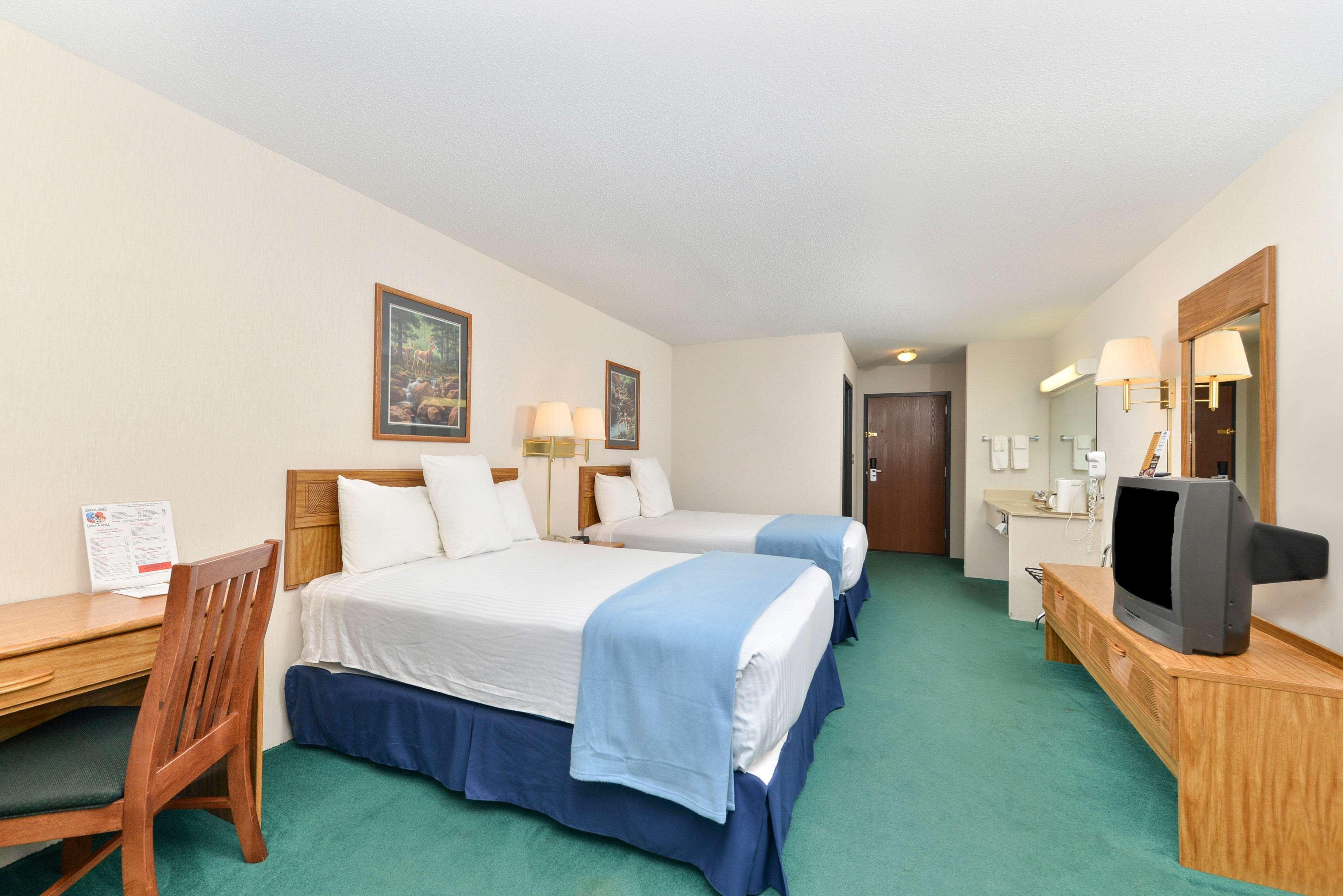 Americas Best Value Inn & Suites - Tahquamenon Country Newberry Екстер'єр фото