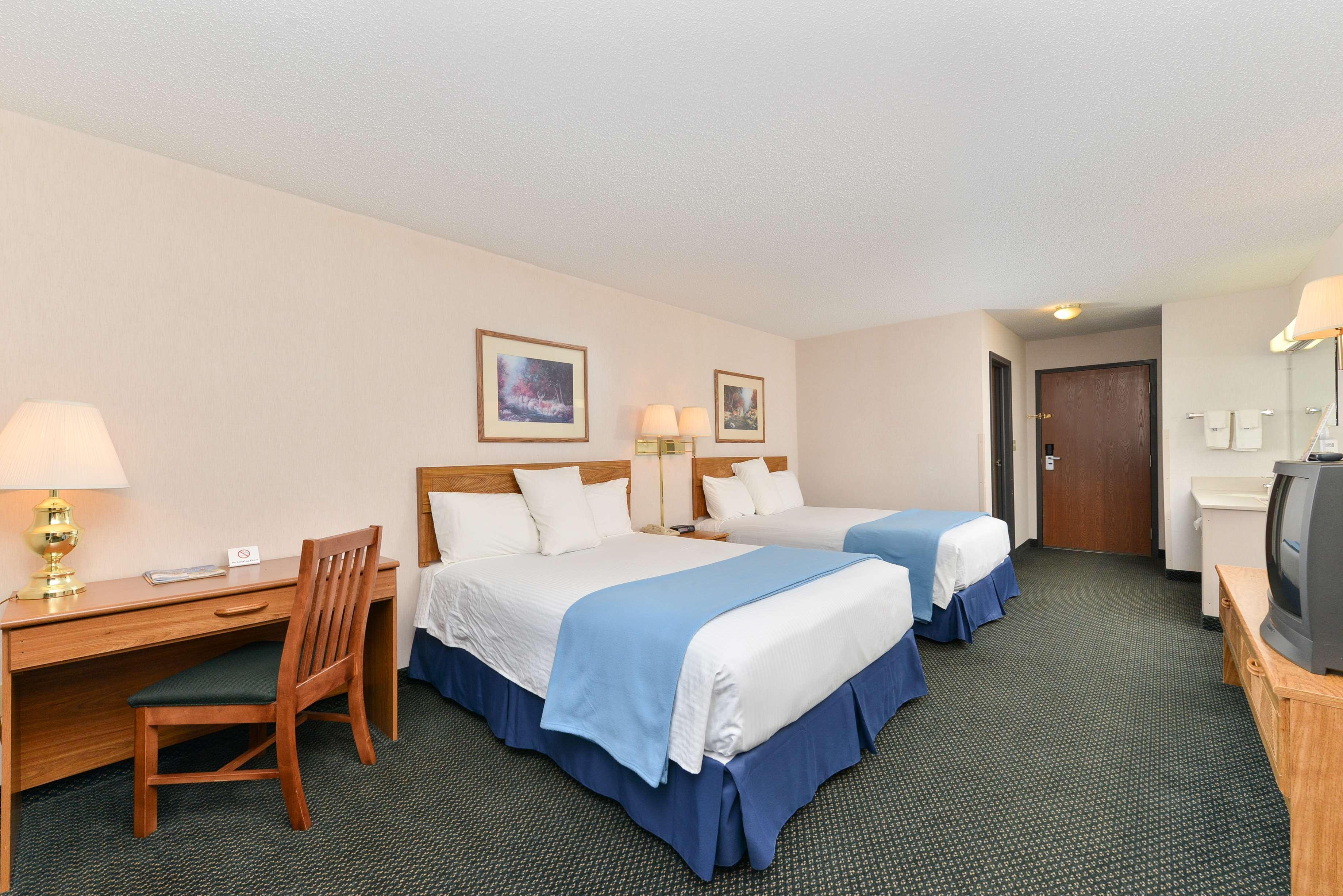 Americas Best Value Inn & Suites - Tahquamenon Country Newberry Екстер'єр фото