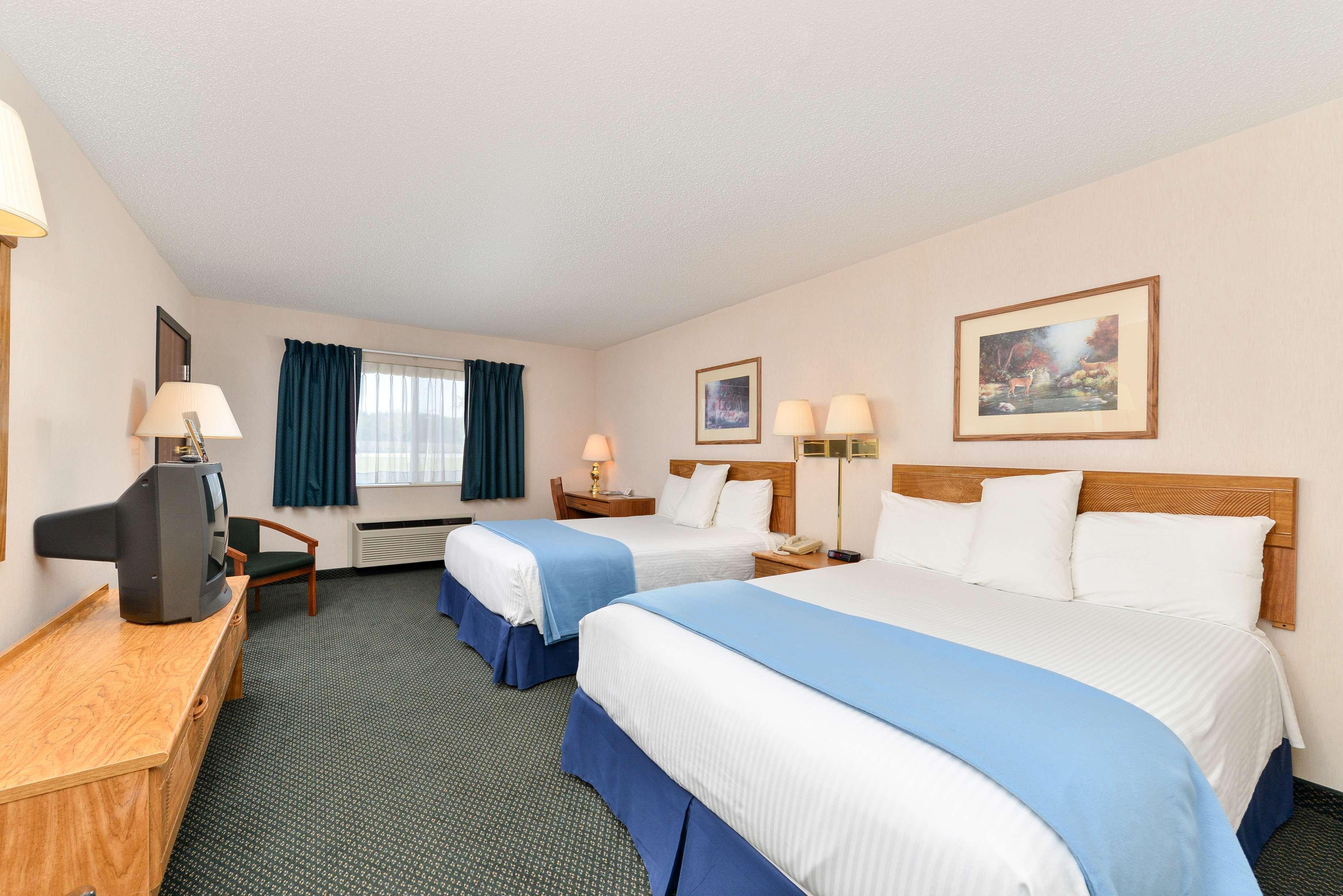 Americas Best Value Inn & Suites - Tahquamenon Country Newberry Екстер'єр фото