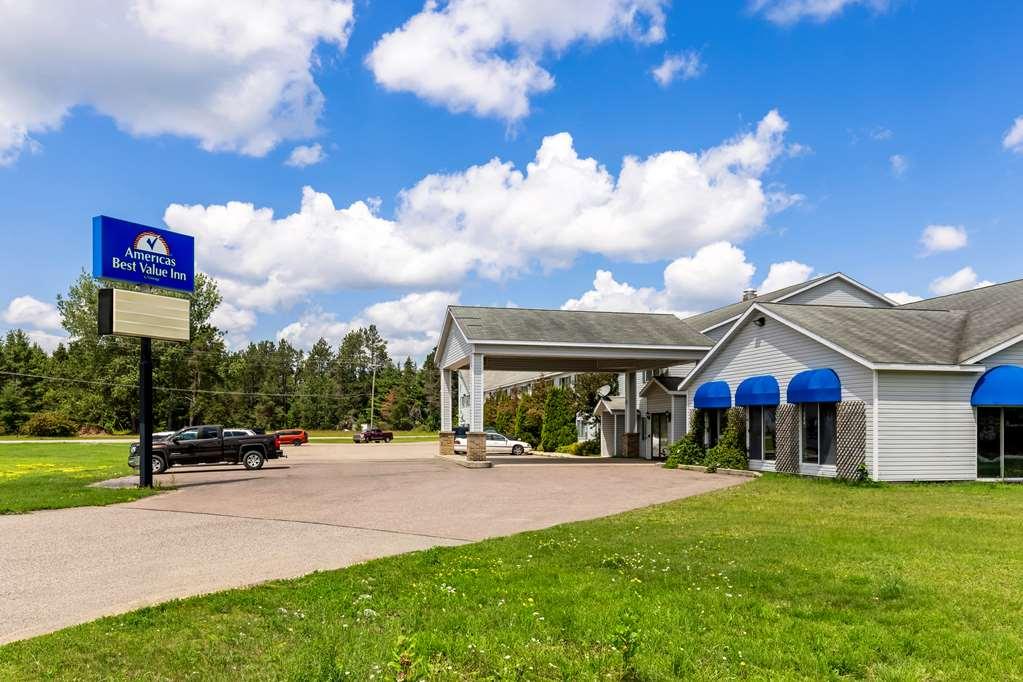 Americas Best Value Inn & Suites - Tahquamenon Country Newberry Екстер'єр фото