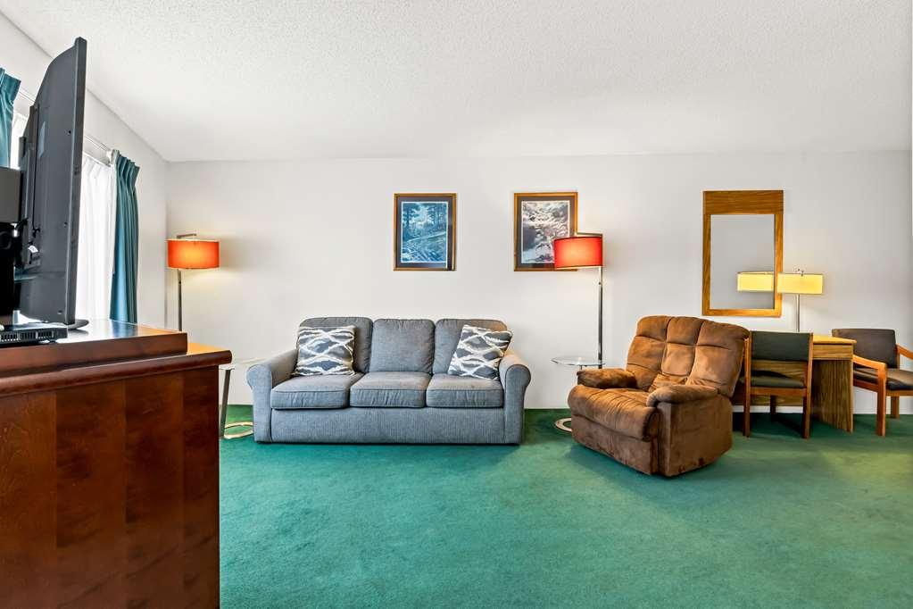 Americas Best Value Inn & Suites - Tahquamenon Country Newberry Номер фото