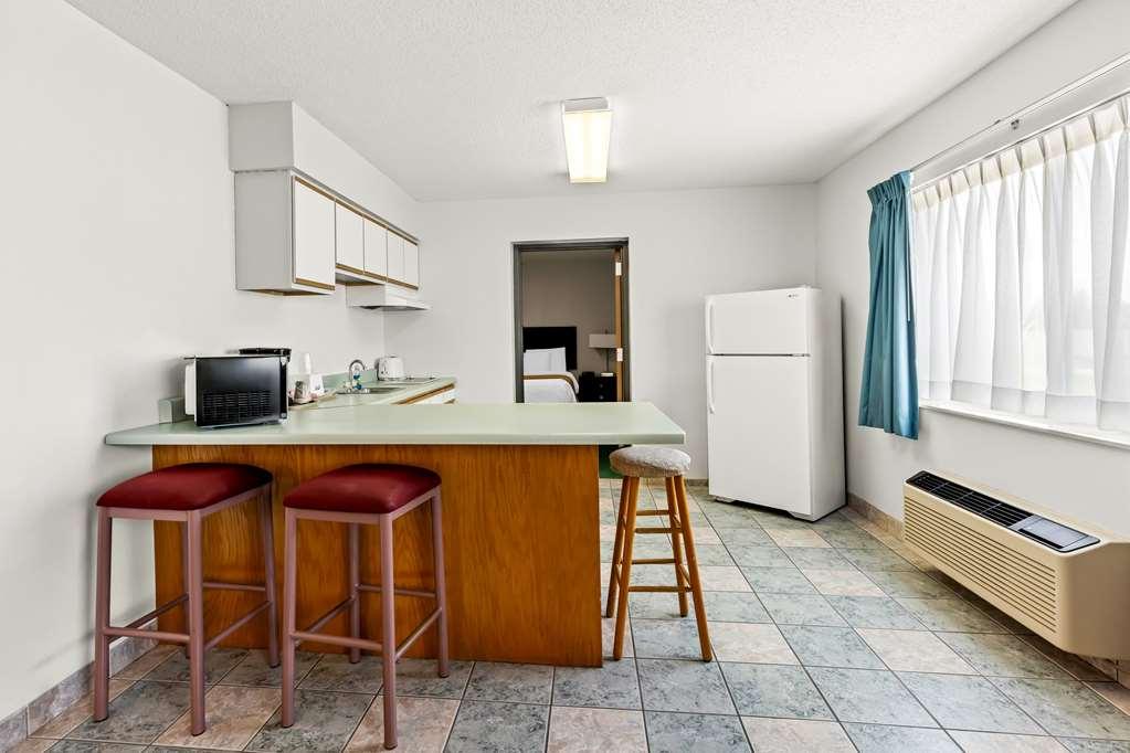Americas Best Value Inn & Suites - Tahquamenon Country Newberry Номер фото