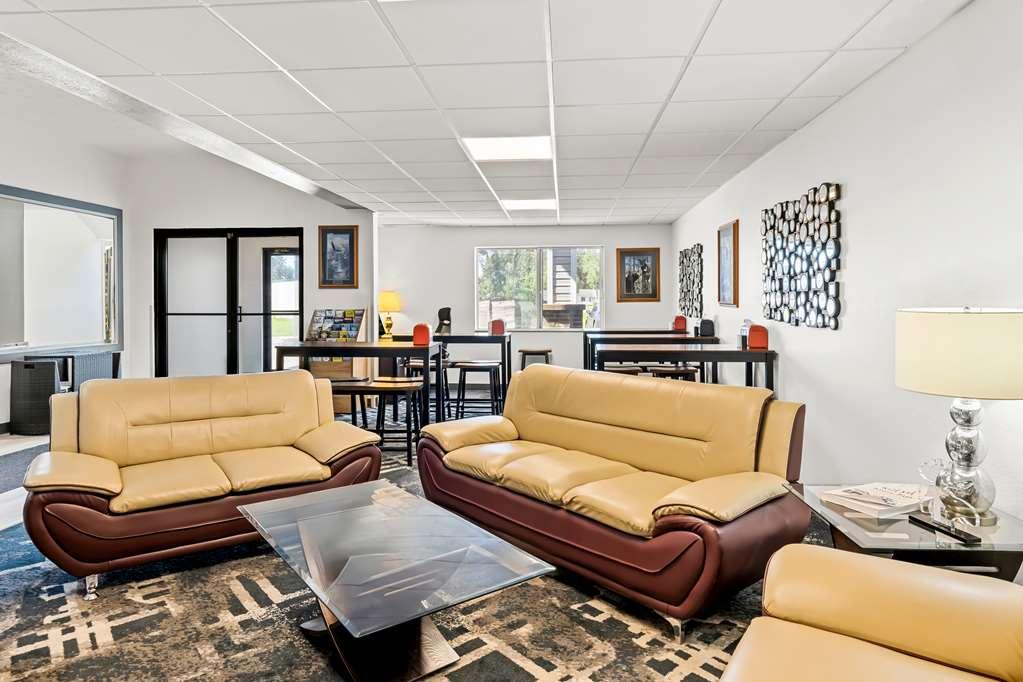 Americas Best Value Inn & Suites - Tahquamenon Country Newberry Інтер'єр фото