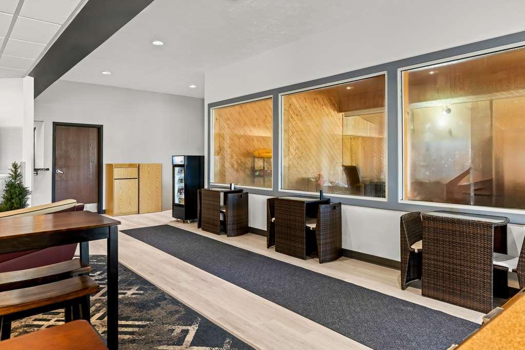 Americas Best Value Inn & Suites - Tahquamenon Country Newberry Ресторан фото