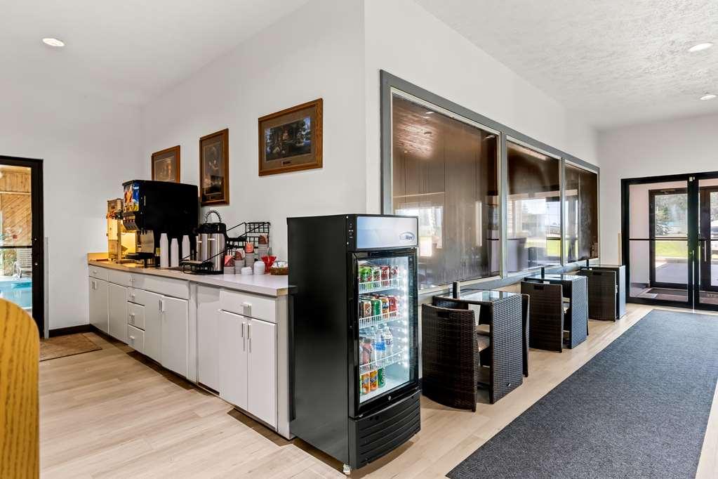 Americas Best Value Inn & Suites - Tahquamenon Country Newberry Ресторан фото