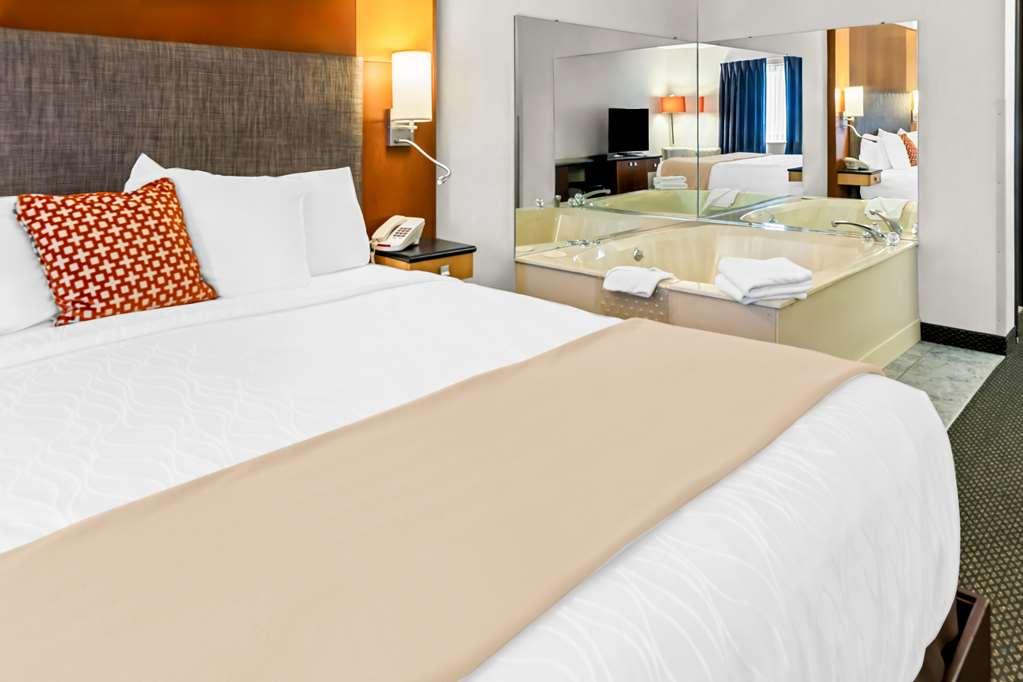 Americas Best Value Inn & Suites - Tahquamenon Country Newberry Номер фото