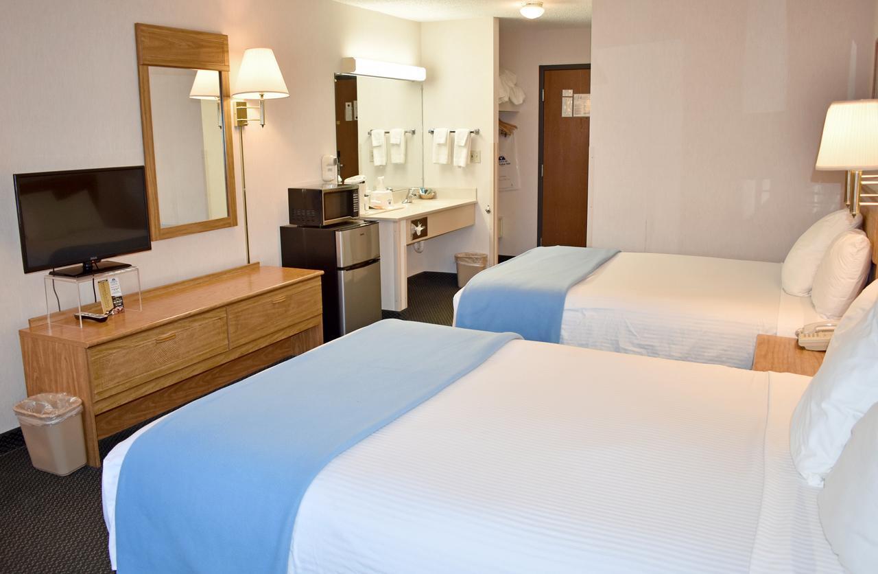 Americas Best Value Inn & Suites - Tahquamenon Country Newberry Екстер'єр фото