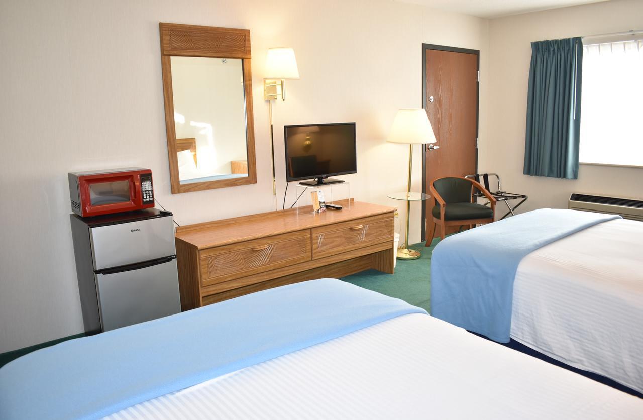 Americas Best Value Inn & Suites - Tahquamenon Country Newberry Екстер'єр фото