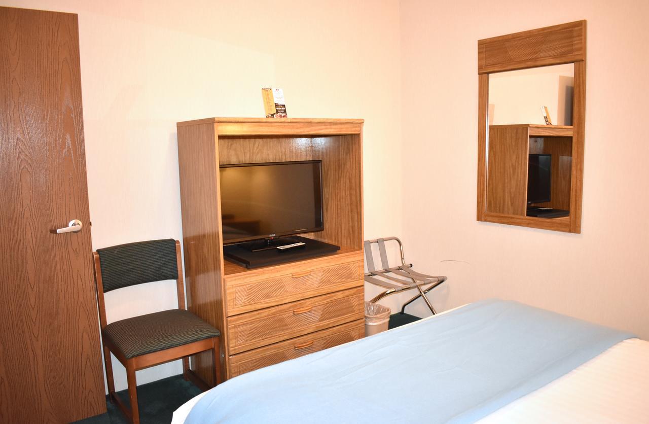 Americas Best Value Inn & Suites - Tahquamenon Country Newberry Екстер'єр фото