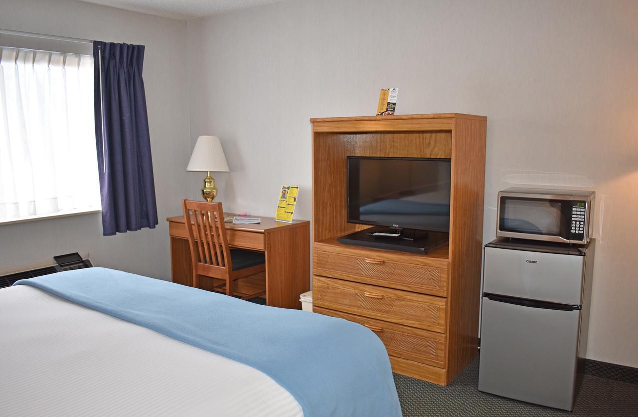 Americas Best Value Inn & Suites - Tahquamenon Country Newberry Екстер'єр фото