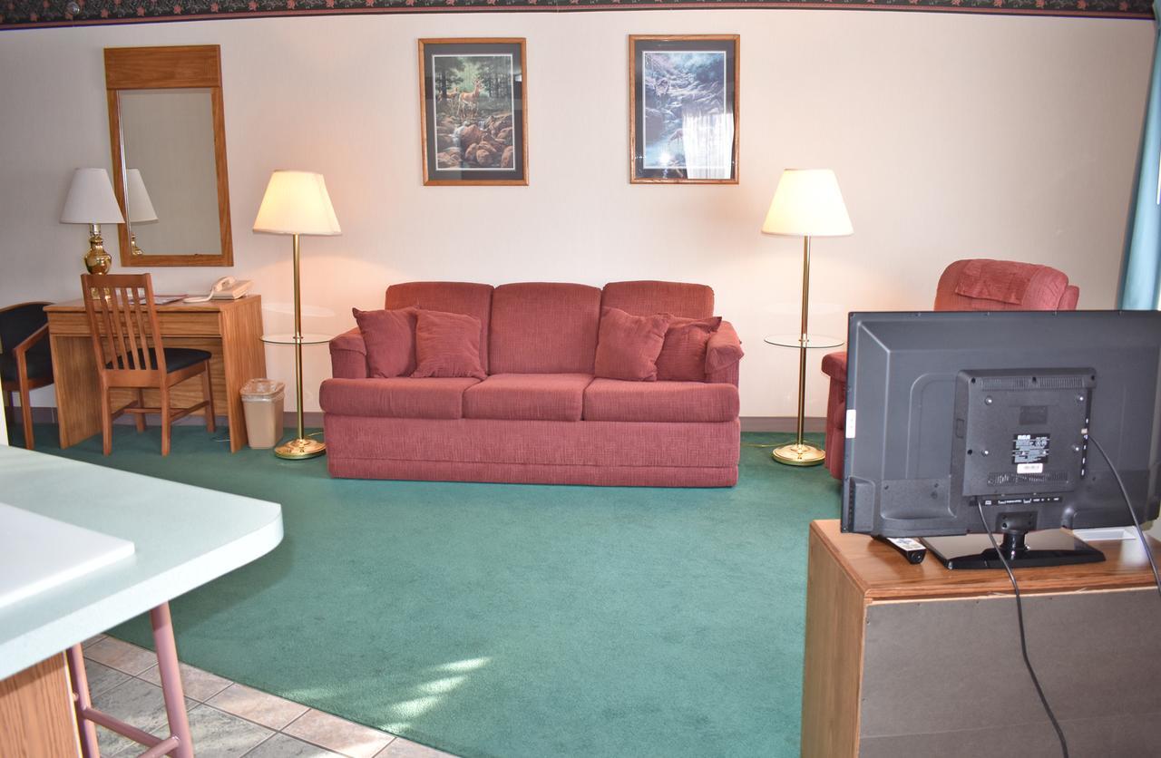 Americas Best Value Inn & Suites - Tahquamenon Country Newberry Екстер'єр фото