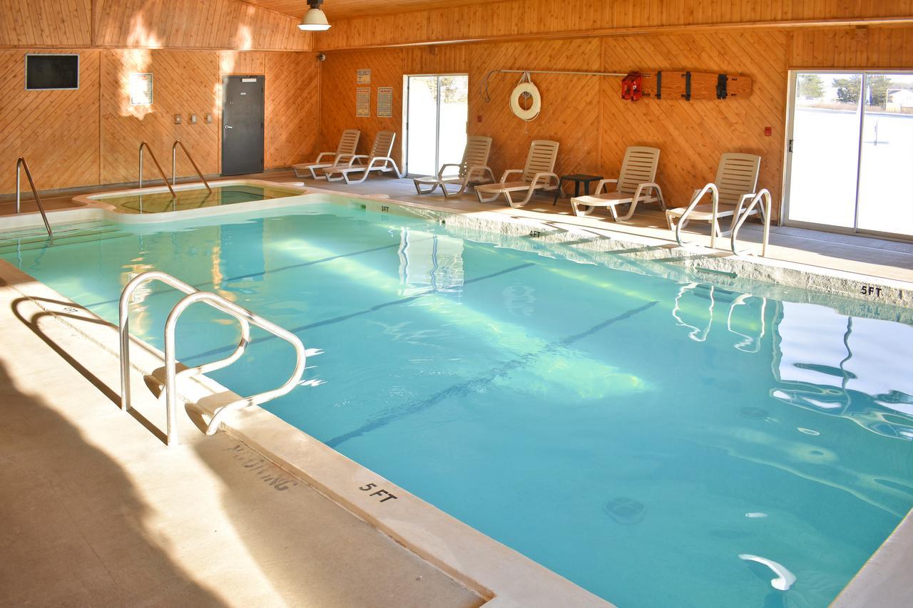 Americas Best Value Inn & Suites - Tahquamenon Country Newberry Екстер'єр фото