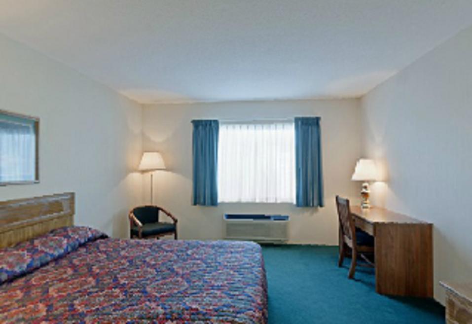 Americas Best Value Inn & Suites - Tahquamenon Country Newberry Екстер'єр фото