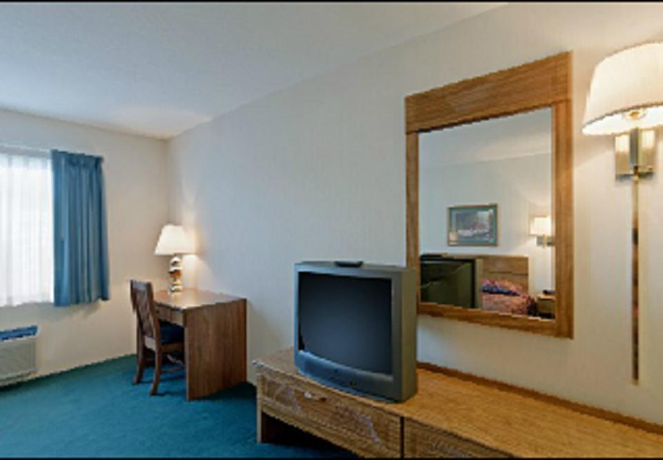 Americas Best Value Inn & Suites - Tahquamenon Country Newberry Екстер'єр фото